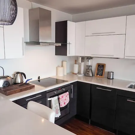 Sunset Views Over Rooftops Huoneisto