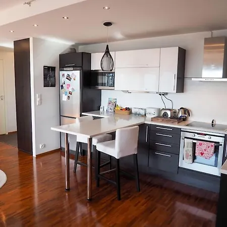 Huoneisto Sunset Views Over Rooftops *